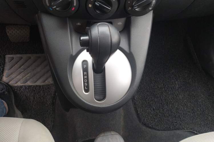 Used Mazda 2 2007 1.3L Automatic Standard Edition Gear Lever