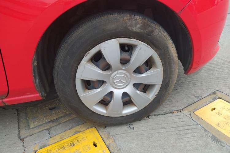 Used Mazda 2 2007 1.3L Automatic Standard Edition Right Front Wheel Hub