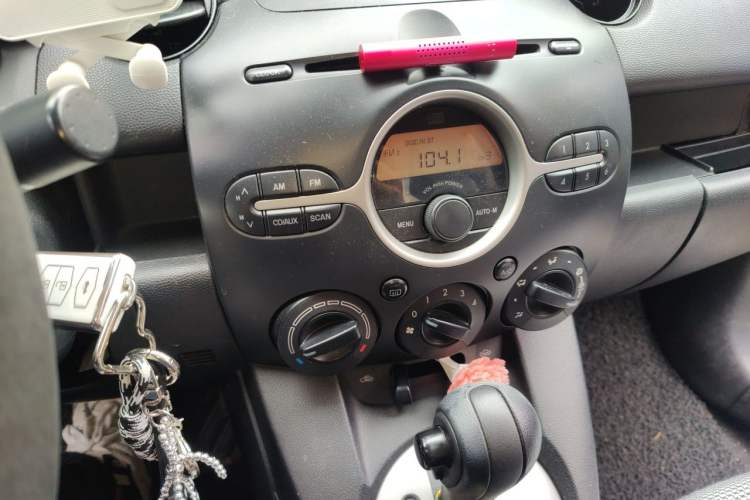 Used Mazda 2 2008 1.3L Automatic Standard Edition Audio And AC Panel