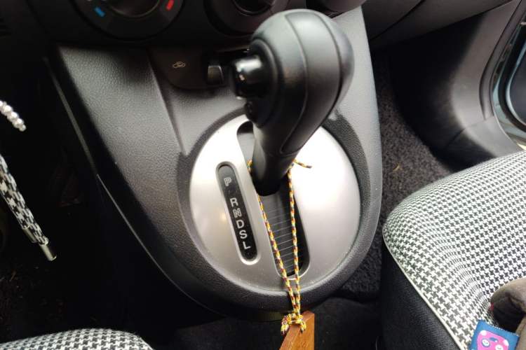 Used Mazda 2 2008 1.3L Automatic Standard Edition Gear Lever