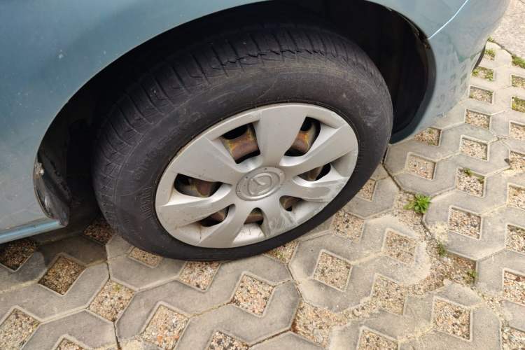 Used Mazda 2 2008 1.3L Automatic Standard Edition Right Front Wheel Hub