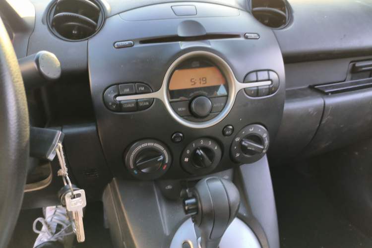 Used Mazda 2 2008 1.5L Automatic Fashion Edition Audio And AC Panel