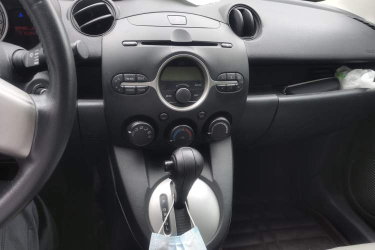 Used Mazda 2 2008 1.5L Automatic Luxury Version Audio And AC Panel