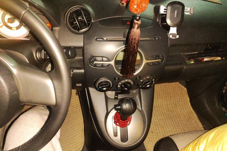 Used Mazda 2 2009 1.5L Automatic Value Edition Audio And AC Panel