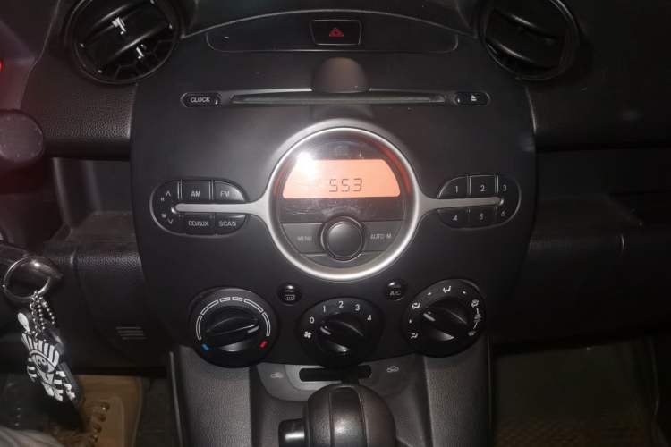 Used Mazda 2 2009 1.5L Automatic Value Edition Audio And AC Panel