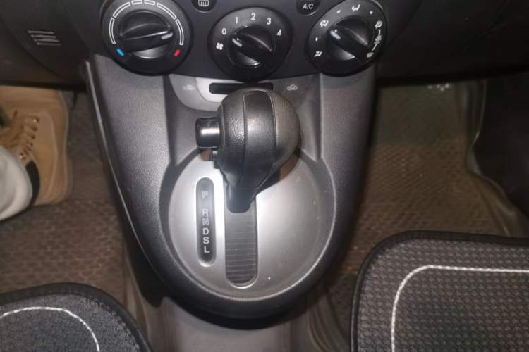 Used Mazda 2 2009 1.5L Automatic Value Edition Gear Lever