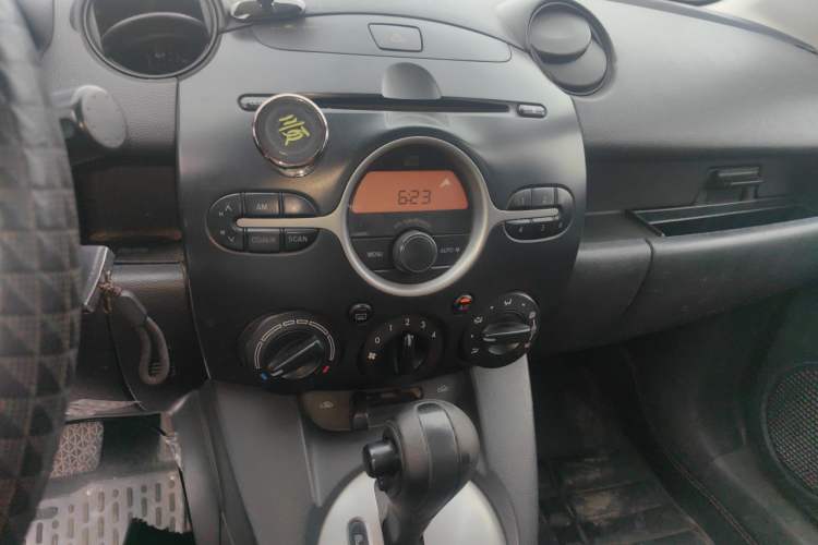Used Mazda 2 2009 1.5L Automatic Value Edition Audio And AC Panel