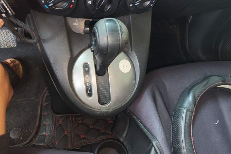 Used Mazda 2 2009 1.5L Automatic Value Edition Gear Lever