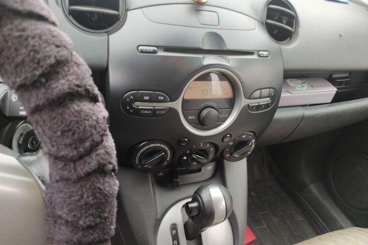 Used Mazda 2 2009 1.5L Automatic Value Edition Audio And AC Panel