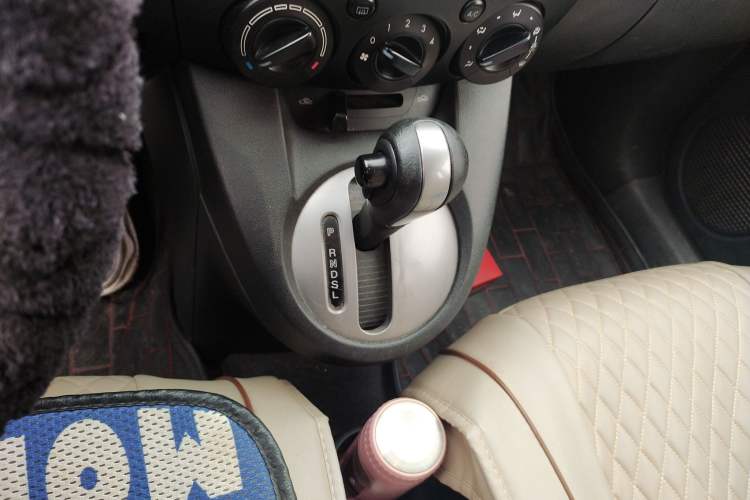 Used Mazda 2 2009 1.5L Automatic Value Edition Gear Lever