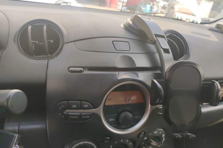 Used Mazda 2 2009 1.5L Automatic Value Edition Audio And AC Panel