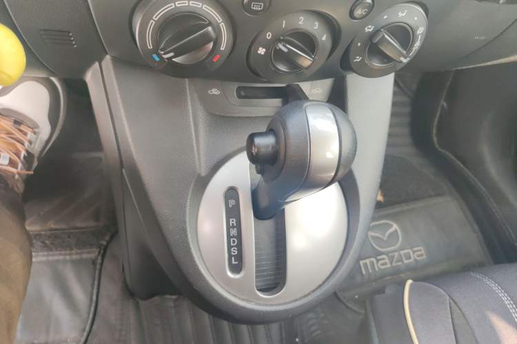 Used Mazda 2 2009 1.5L Automatic Value Edition Gear Lever