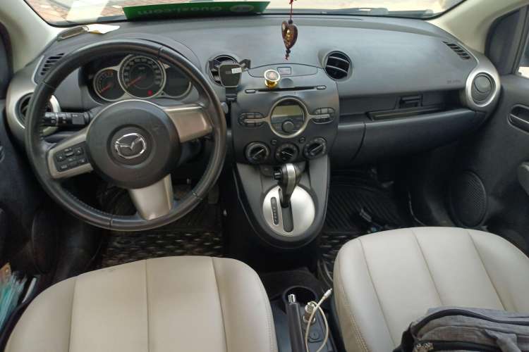 Used Mazda 2 2011 XuanDong 1.5L Automatic Fashion Edition Center Console
