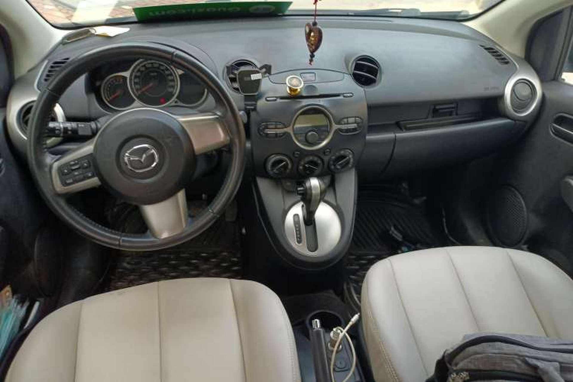 Used Mazda 2 2011 XuanDong 1.5L Automatic Fashion Edition Center Console