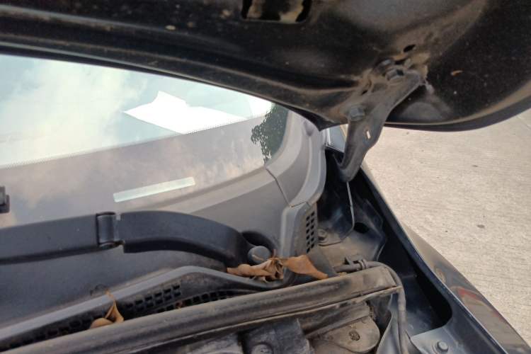 Used Mazda 2 2011 XuanDong 1.5L Automatic Fashion Edition Engine Bay Left