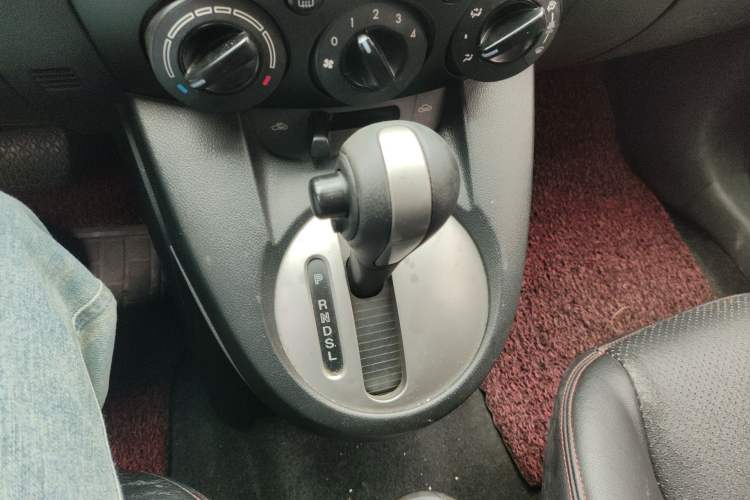 Used Mazda 2 2011 XuanDong 1.5L Automatic Value Edition Gear Lever