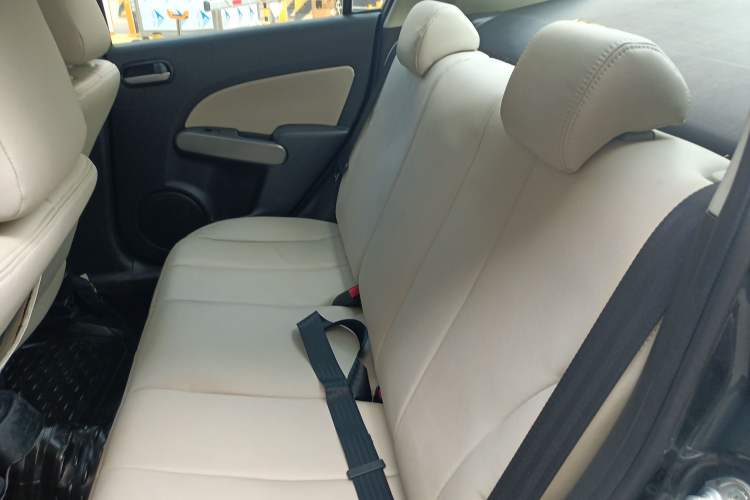 Used Mazda 2 2011 XuanDong 1.5L Automatic Fashion Edition Left Rear Seat