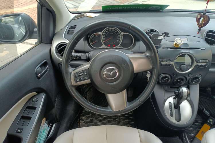 Used Mazda 2 2011 XuanDong 1.5L Automatic Fashion Edition Steering Wheel