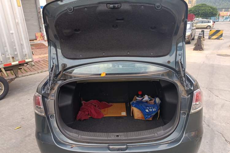 Used Mazda 2 2011 XuanDong 1.5L Automatic Fashion Edition Trunk