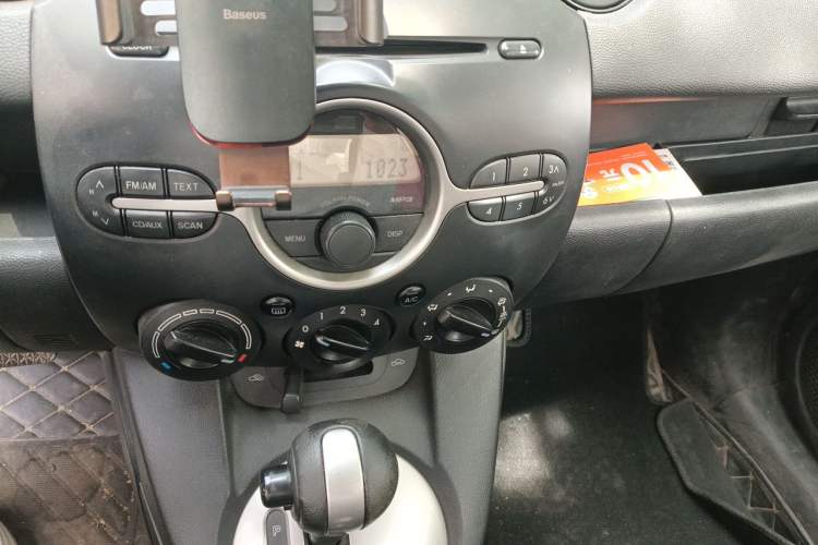 Used Mazda 2 2011 XuanDong 1.5L Automatic Value Edition Audio And AC Panel