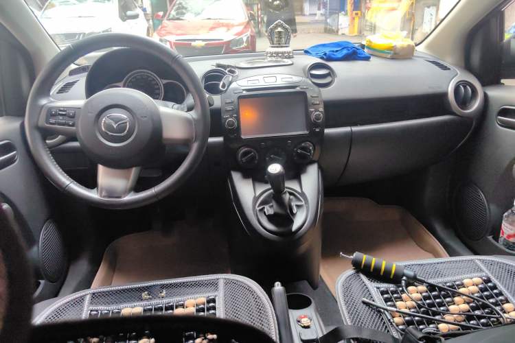 Used Mazda 2 2011 XuanDong 1.5L Manual Fashion Edition Center Console