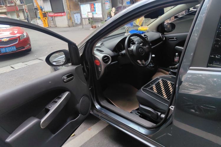 Used Mazda 2 2011 XuanDong 1.5L Manual Fashion Edition Driver Seat