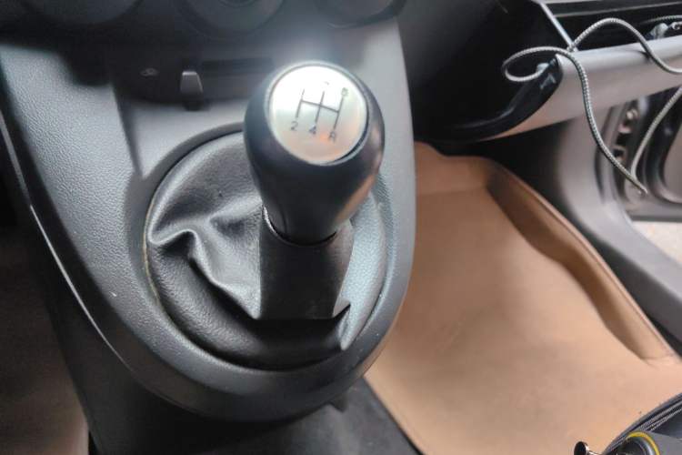 Used Mazda 2 2011 XuanDong 1.5L Manual Fashion Edition Gear Lever