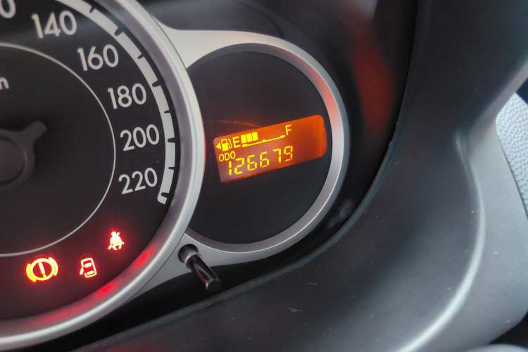 Used Mazda 2 2011 XuanDong 1.5L Manual Fashion Edition Odometer Close Up