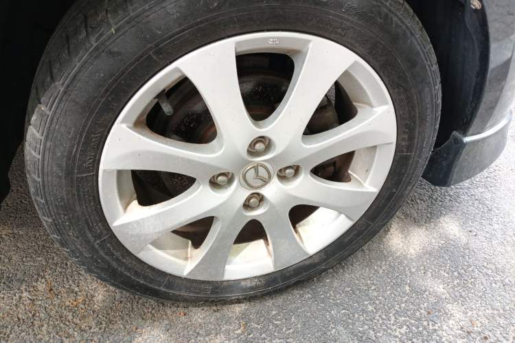 Used Mazda 2 2011 XuanDong 1.5L Automatic Value Edition Right Front Wheel Hub