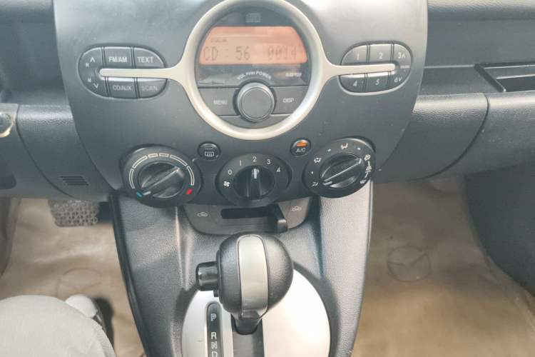 Used Mazda 2 2011 XuanDong 1.5L Automatic Value Edition Audio And AC Panel