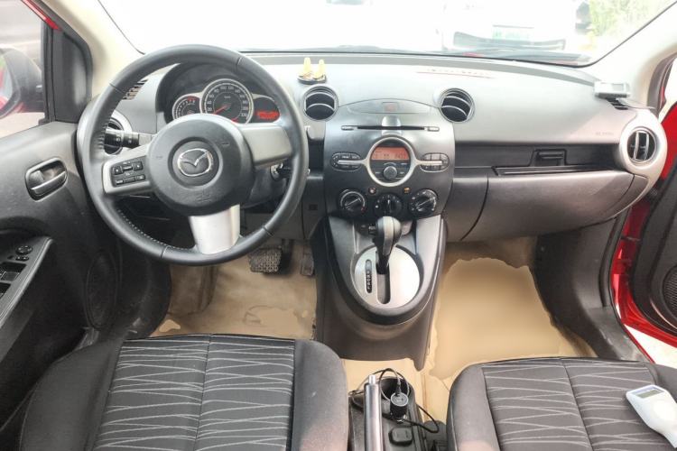 Used Mazda 2 2011 XuanDong 1.5L Automatic Value Edition Center Console