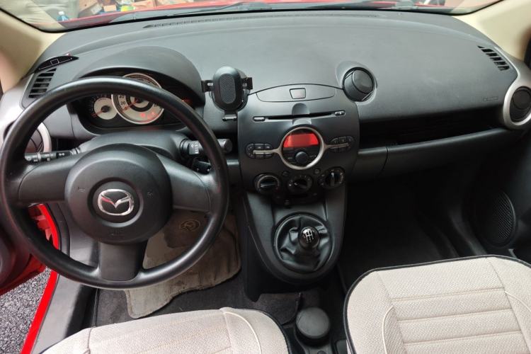 Used Mazda 2 2011 XuanDong 1.5L Manual Fashion Edition Center Console