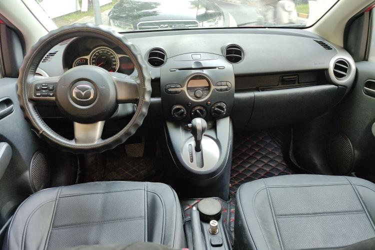 Used Mazda 2 2011 XuanDong 1.5L Automatic Value Edition Center Console