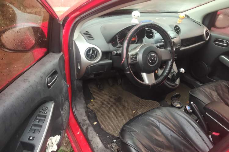 Used Mazda 2 2011 Xuan Dong 1.5L Manual Value Edition Driver Seat