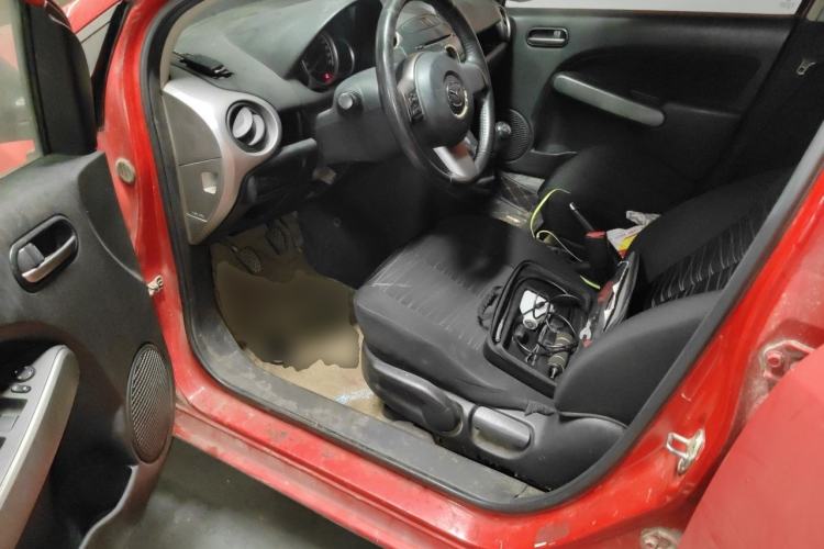 Used Mazda 2 2011 XuanDong 1.5L Manual Fashion Edition Driver Seat