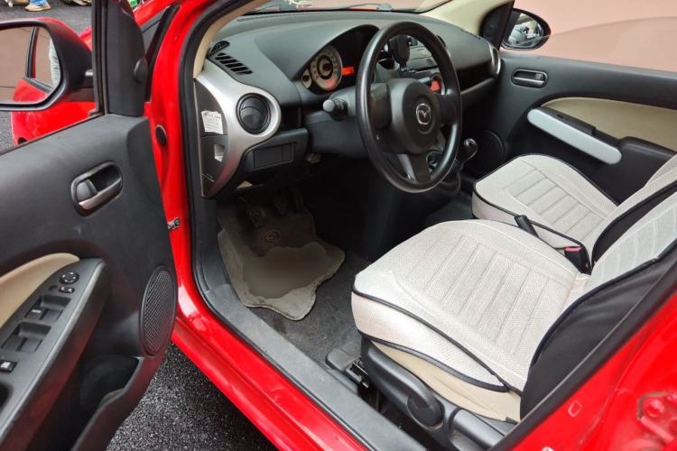 Used Mazda 2 2011 XuanDong 1.5L Manual Fashion Edition Driver Seat