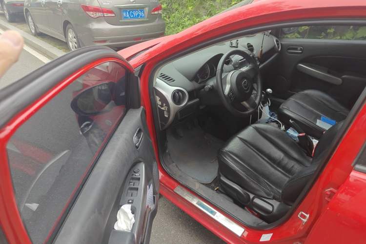 Used Mazda 2 2011 XuanDong 1.5L Manual Fashion Edition Driver Seat