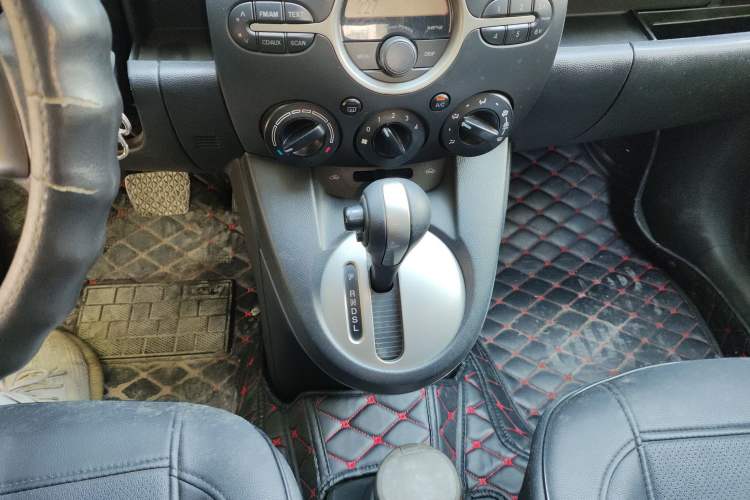 Used Mazda 2 2011 XuanDong 1.5L Automatic Value Edition Gear Lever