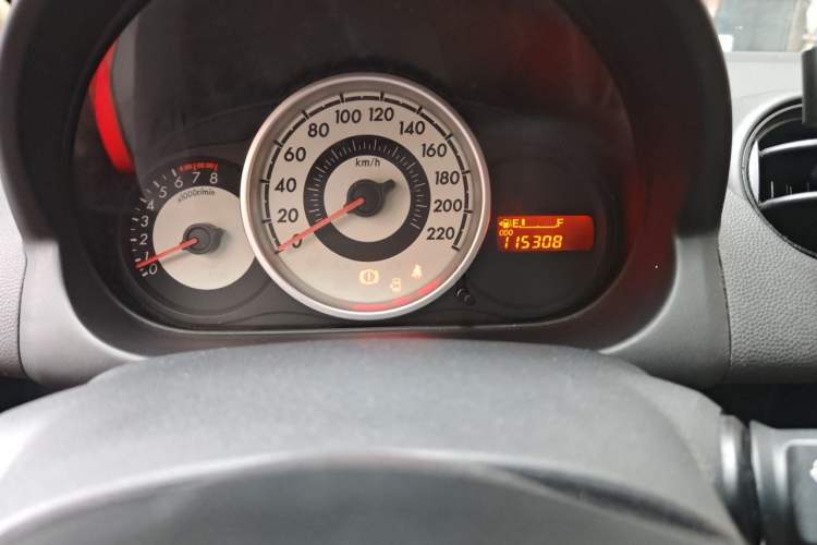 Used Mazda 2 2011 XuanDong 1.5L Manual Fashion Edition Odometer Close Up