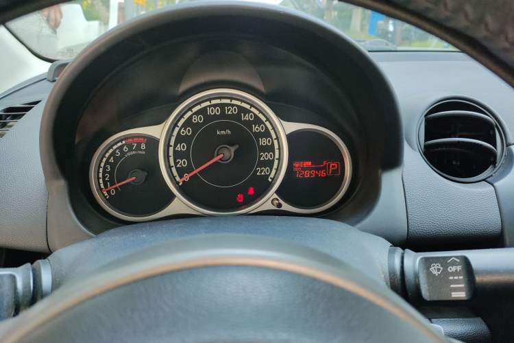 Used Mazda 2 2011 XuanDong 1.5L Automatic Value Edition Odometer Close Up