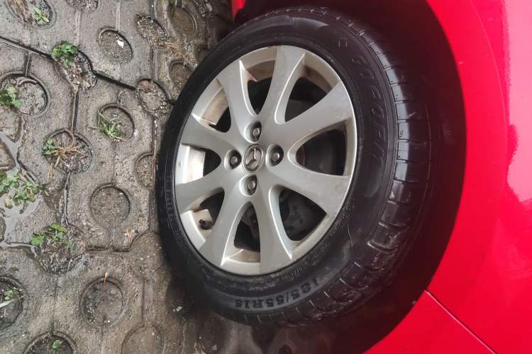 Used Mazda 2 2011 Xuan Dong 1.5L Manual Value Edition Right Front Wheel Hub