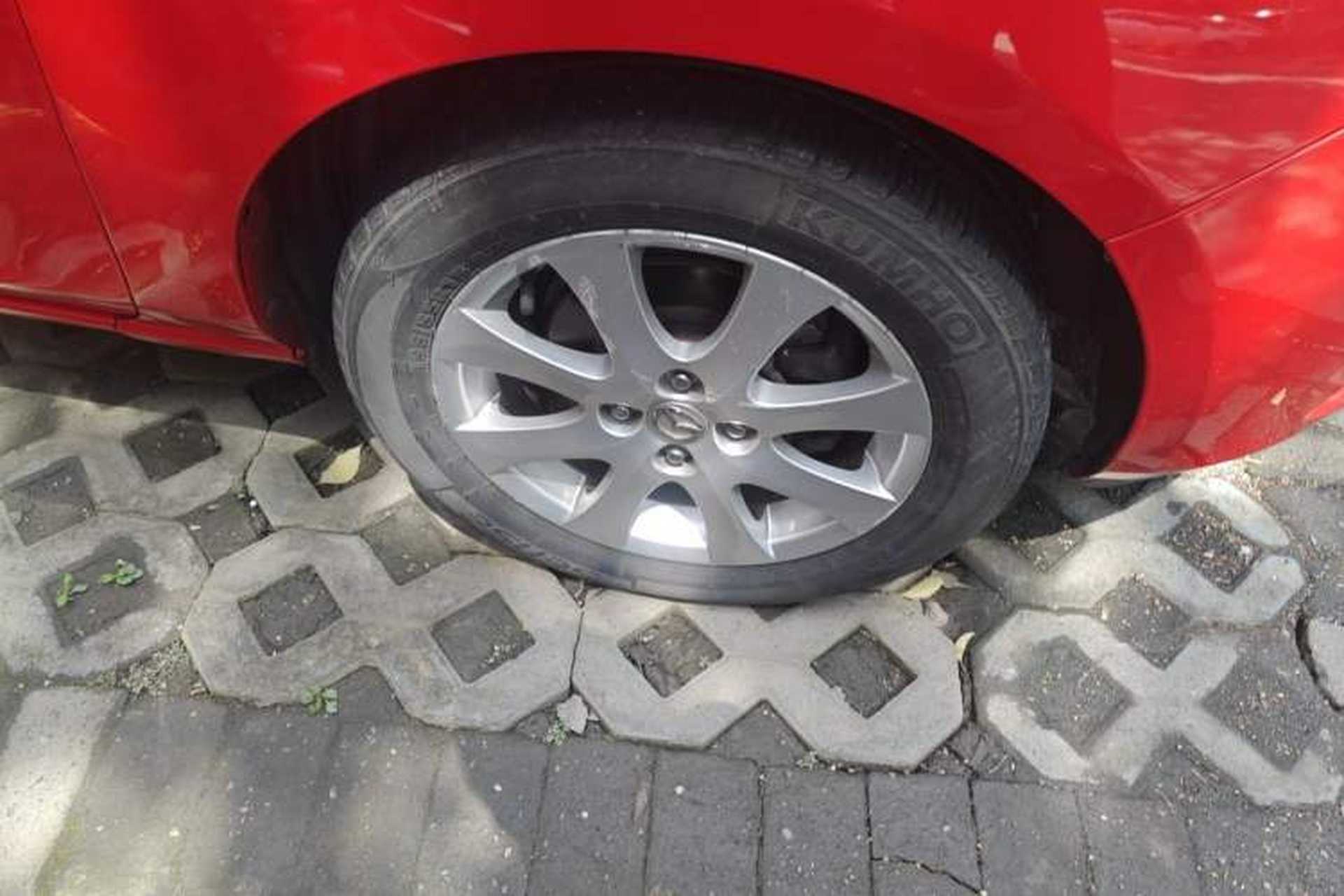Used Mazda 2 2011 XuanDong 1.5L Automatic Value Edition Right Front Wheel Hub