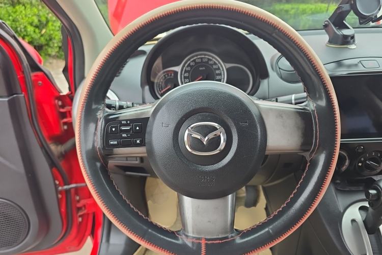 Used Mazda 2 2011 XuanDong 1.5L Automatic Fashion Edition Steering Wheel