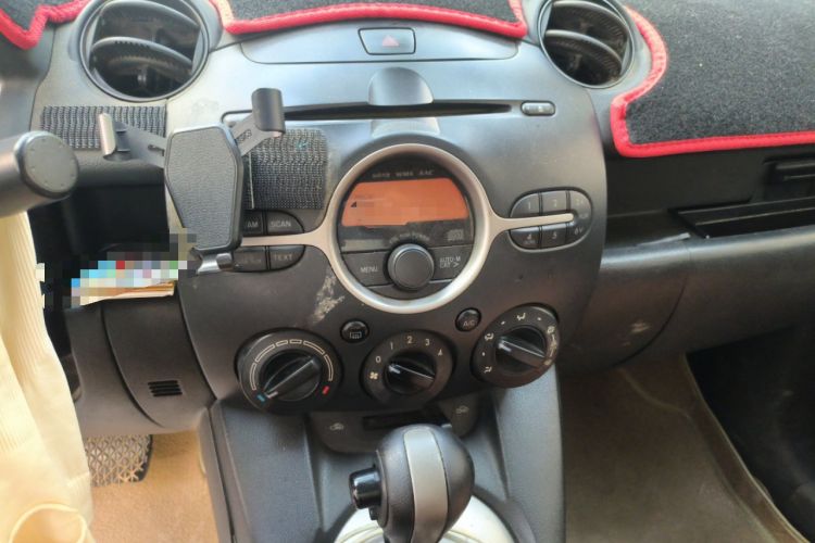 Used Mazda 2 2011 Xuan Dong 1.5L Automatic Luxury Edition Audio And AC Panel