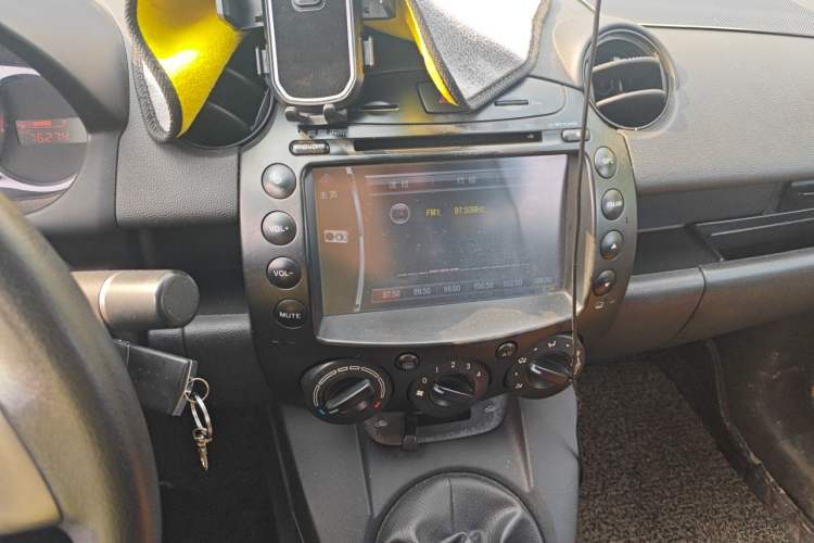Used Mazda 2 2011 XuanDong 1.5L Manual Fashion Edition Audio And AC Panel