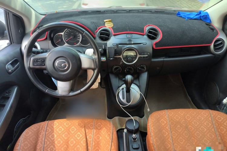 Used Mazda 2 2011 Xuan Dong 1.5L Automatic Luxury Edition Center Console