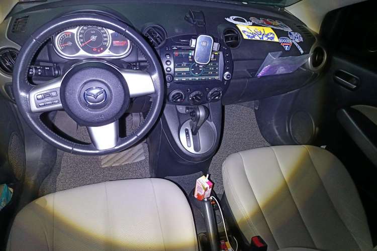 Used Mazda 2 2011 XuanDong 1.5L Automatic Value Edition Center Console