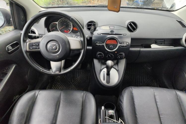 Used Mazda 2 2011 Xuan Dong 1.5L Automatic Luxury Edition Center Console