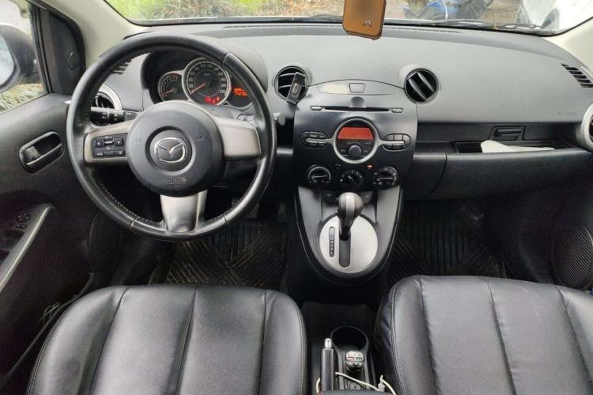Used Mazda 2 2011 Xuan Dong 1.5L Automatic Luxury Edition Center Console