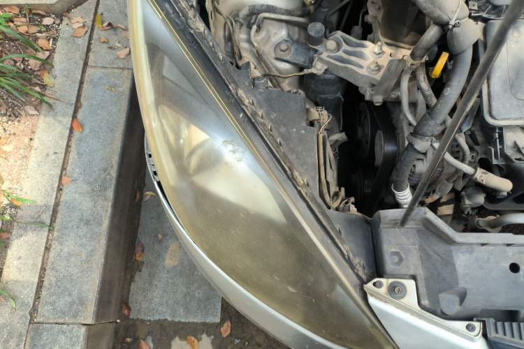Used Mazda 2 2011 Xuan Dong 1.5L Automatic Luxury Edition Engine Bay Right